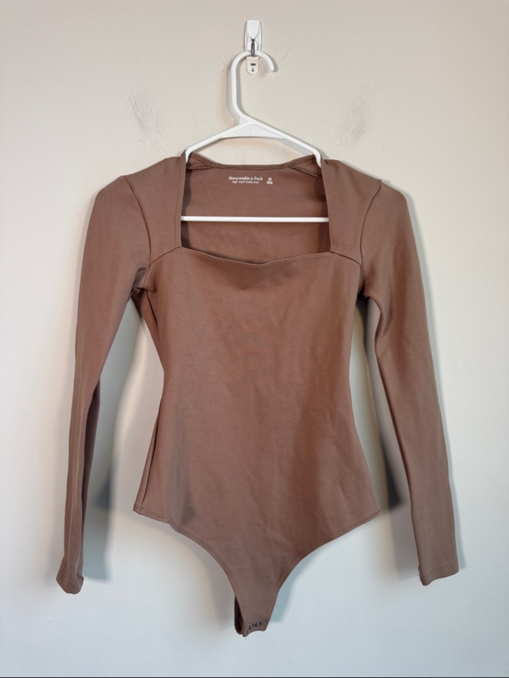 Abercrombie Long Sleeve Square Neck Bodysuit in Tan - XS